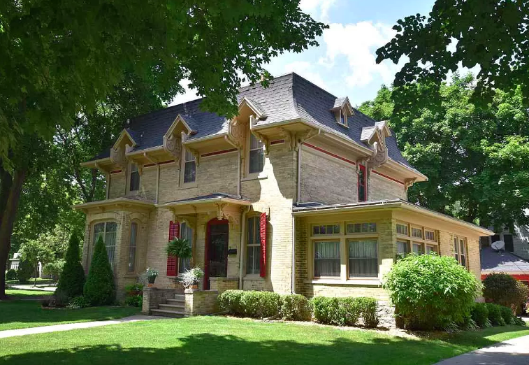 Manville House, 541 Woodside Avenue, Ripon, WI 54971.png